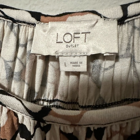 LOFT Short Sleeve Flowy Tunic w/Smocking across chest Animal print Blk Brn Tan L - Picture 7 of 10